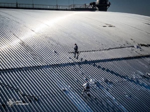 
Рятувальники показали наслідки удару по "Укриттю" Чорнобильської АЕС (фото)
