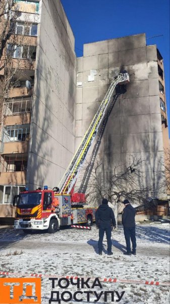 Вибита сотня вікон, пошкоджені дві квартири: міський голова Долинської розповів про наслідки влучання дрона в багатоповерхівку