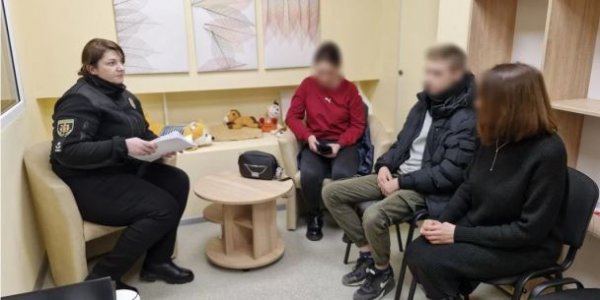 
Малолітні шкуродери: у Запоріжжі троє підлітків закатували собаку до смерті та намагалися сфотографуватися з його трупом
