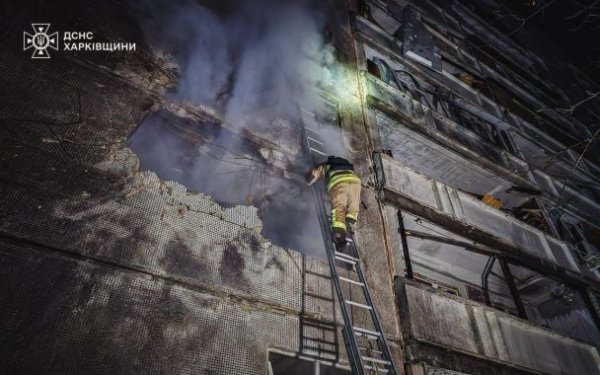 
У Харкові БпЛА влучив у багатоповерхівку: у ДСНС показали наслідки (фото)
