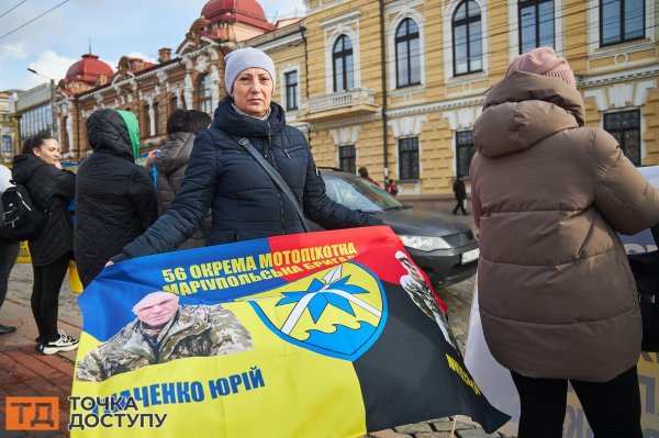 Акція на підтримку полонених і зниклих безвісти захисників відбулась у Кропивницькому (ФОТО)