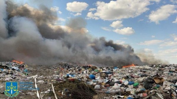 
Масштабні пожежі на полігоні відходів: в Одещині оголосили підозру директору підприємства (фото)
