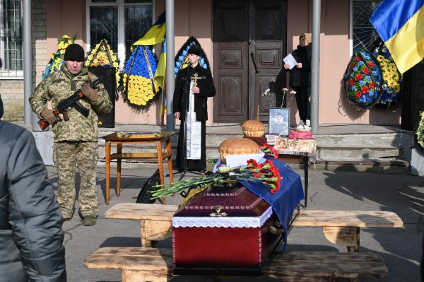 Загинув у Курській області: у громаді на Кіровоградщині попрощались із 35-річним захисником