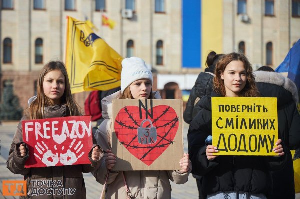 Акція на підтримку полонених і зниклих безвісти захисників відбулась у Кропивницькому (ФОТО)