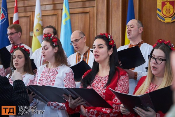 Молитовне зібрання та звернення про підтримку Президента: відбулася позачергова сесія Кіровоградської облради (ФОТО)