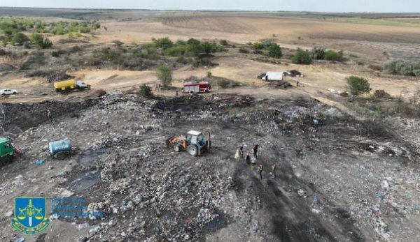 
Масштабні пожежі на полігоні відходів: в Одещині оголосили підозру директору підприємства (фото)
