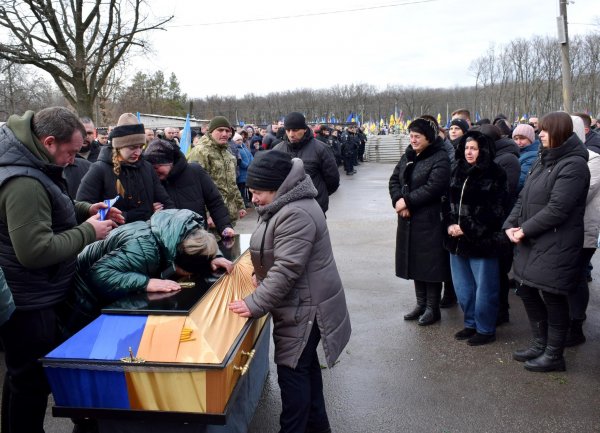 Із п’ятьма захисниками прощалися сьогодні у Кропивницькому