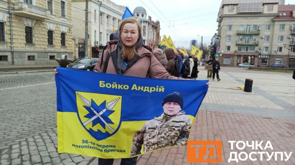 Рідні чекають полонених і безвісти зниклих військових. У Кропивницькому відбулася акція "Не мовчи! Полон вбиває!"