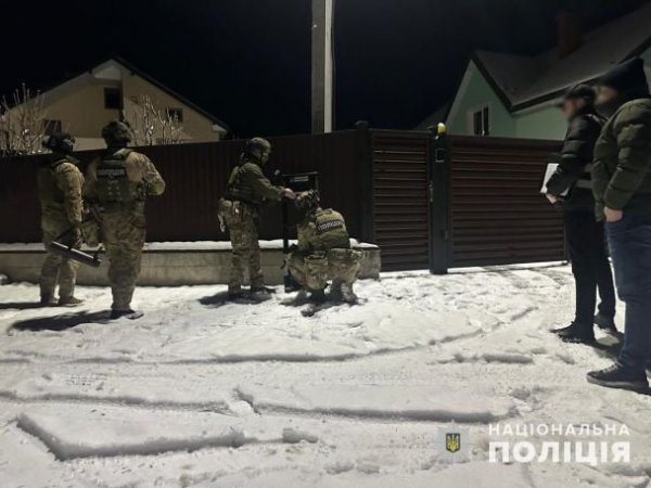 
На Львівщині викрили банкірів, які привласнювали кошти клієнтів, перевипускаючи їхні картки
