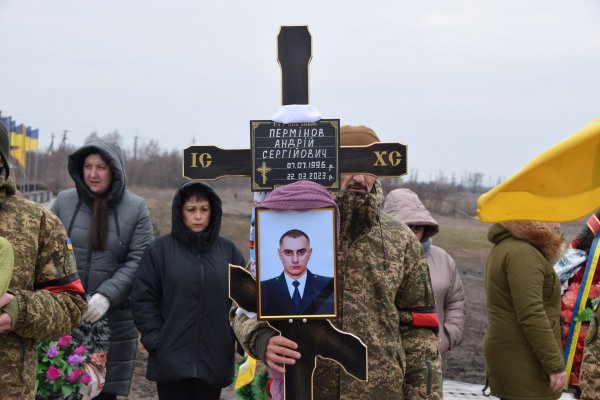 Майже два роки вважали зниклим безвісти. У Петровому попрощалися з військовим