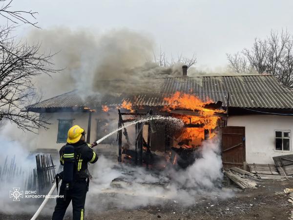 На Кіровоградщині горів приватний будинок: загинула жінка