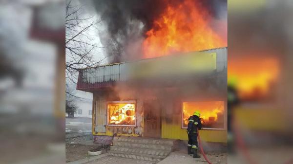 На Кіровоградщині згорів магазин та товари в ньому: подробиці від рятувальників