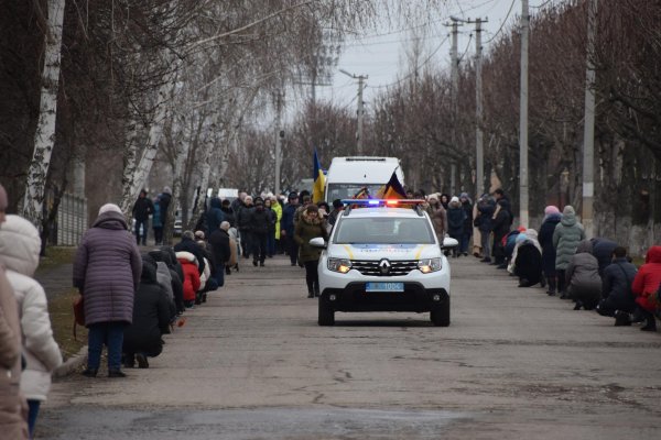 Майже два роки вважали зниклим безвісти. У Петровому попрощалися з військовим