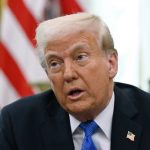 Демократ Шрі Танедар відклав голосування за імпічмент Трампа через тиск колег та політичні пріоритети партії. Лідери демократів не підтримують ініціативу.