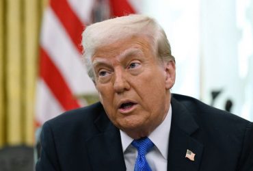 Демократ Шрі Танедар відклав голосування за імпічмент Трампа через тиск колег та політичні пріоритети партії. Лідери демократів не підтримують ініціативу.