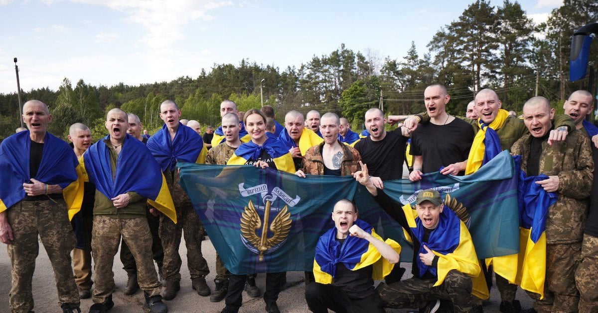 Україна та Росія почали обмін полоненими у форматі «1000 на 1000». У перший день звільнено 390 осіб, обмін продовжиться у суботу та неділю.