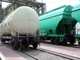 Підвищення тарифів "Укрзалізниці" на 37% може призвести до скорочення експорту, втрати ВВП, безробіття та руйнування інфраструктури.