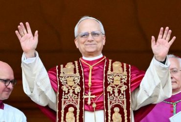 Кардинал Роберт Френсіс Прево став 267-м Папою Римським. Він прийняв ім’я Лев XIV і став першим понтифіком зі США в історії Католицької церкви.
