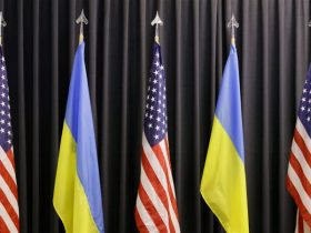 США підписали з Україною угоду про надра, яка відкриває шлях до можливого продажу зброї на $50 млн. Трамп залишається в перемовинах.