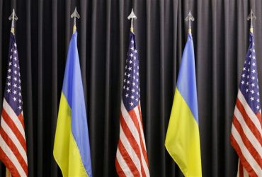 США підписали з Україною угоду про надра, яка відкриває шлях до можливого продажу зброї на $50 млн. Трамп залишається в перемовинах.