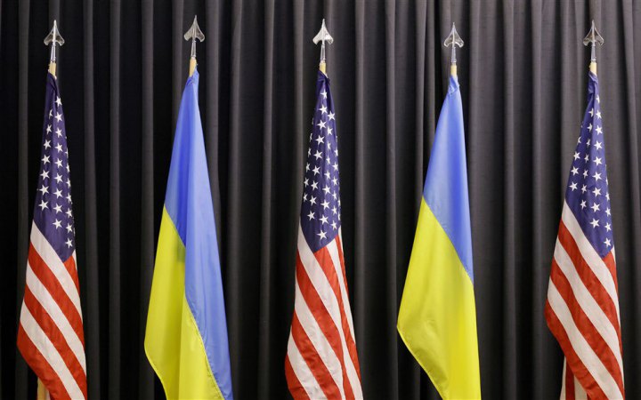 США підписали з Україною угоду про надра, яка відкриває шлях до можливого продажу зброї на $50 млн. Трамп залишається в перемовинах.