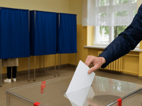 У Польщі 18 травня проходить перший тур президентських виборів. Головна боротьба — між Тшасковським, Навроцьким і Менценом. Ймовірний другий тур.