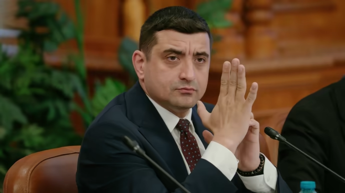 Кандидат у президенти Румунії Джордже Сіміон вимагає від України компенсації за підтримку та виступає за нейтралітет щодо війни з Росією.