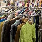 Дізнайтеся, що кажуть енергетики про речі з секондхенду: різні погляди, енергетичні впливи, практичні поради щодо безпечного використання вживаного одягу та предметів.
