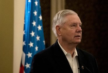 Сенатор Ліндсі Грем запропонував виключити з-під санкцій країни, які підтримують Україну, і закликав Китай уникнути 500% мита через допомогу Києву.