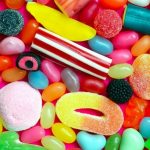 Чому постійно хочеться солодкого? Причини потягу до цукру: залежність, нестача вітамінів чи психологічні чинники. Дізнайтеся, як впоратись із цим.