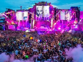 Попри масштабну пожежу на головній сцені Tomorrowland у Бельгії, фестиваль не скасовується. Організатори підтвердили проведення всіх подій.