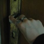 Що означає сон про закриті двері та неможливість вийти? Детальний розбір тлумачень сну, психологічних і духовних аспектів.