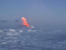 На Камчатці після потужного землетрусу розпочалося виверження вулкана Ключевська Сопка. Туристи не скасовують тури, попри природну небезпеку.