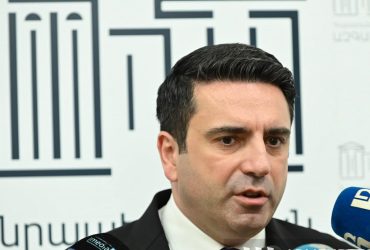 Спікер парламенту Вірменії Ален Симонян запропонував розглянути блокування російських телеканалів через їхній вплив на внутрішні справи країни.
