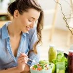 Харчування жінки після 40: які продукти допомагають зберегти молодість, гормональну рівновагу та енергію. Секрети здоров’я від нутриціологів.