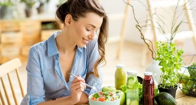 Харчування жінки після 40: які продукти допомагають зберегти молодість, гормональну рівновагу та енергію. Секрети здоров’я від нутриціологів.