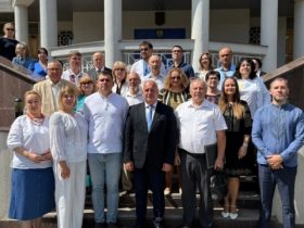 У Посольстві України в Молдові відзначили річницю Незалежності зустріччю з українськими організаціями та передачею 1000 підручників школі «Азбука».