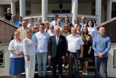 У Посольстві України в Молдові відзначили річницю Незалежності зустріччю з українськими організаціями та передачею 1000 підручників школі «Азбука».
