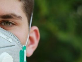 Новий штам коронавірусу Stratus виявлено в Україні. Швидко поширюється, але не викликає важкого перебігу. Вакцинація — головний захист від вірусу.