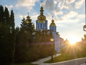 Синоптики прогнозують від +17 до +32 градусів та короткочасні дощі в останній тиждень серпня в Україні. Детальний прогноз по регіонах.