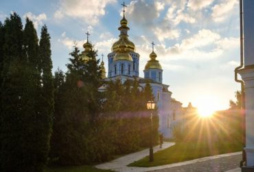 Синоптики прогнозують від +17 до +32 градусів та короткочасні дощі в останній тиждень серпня в Україні. Детальний прогноз по регіонах.