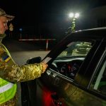 Чоловіки віком 18-22 роки для виїзду за кордон повинні мати військово-обліковий документ. Правила змінюються після публікації постанови уряду.