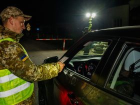 Чоловіки віком 18-22 роки для виїзду за кордон повинні мати військово-обліковий документ. Правила змінюються після публікації постанови уряду.