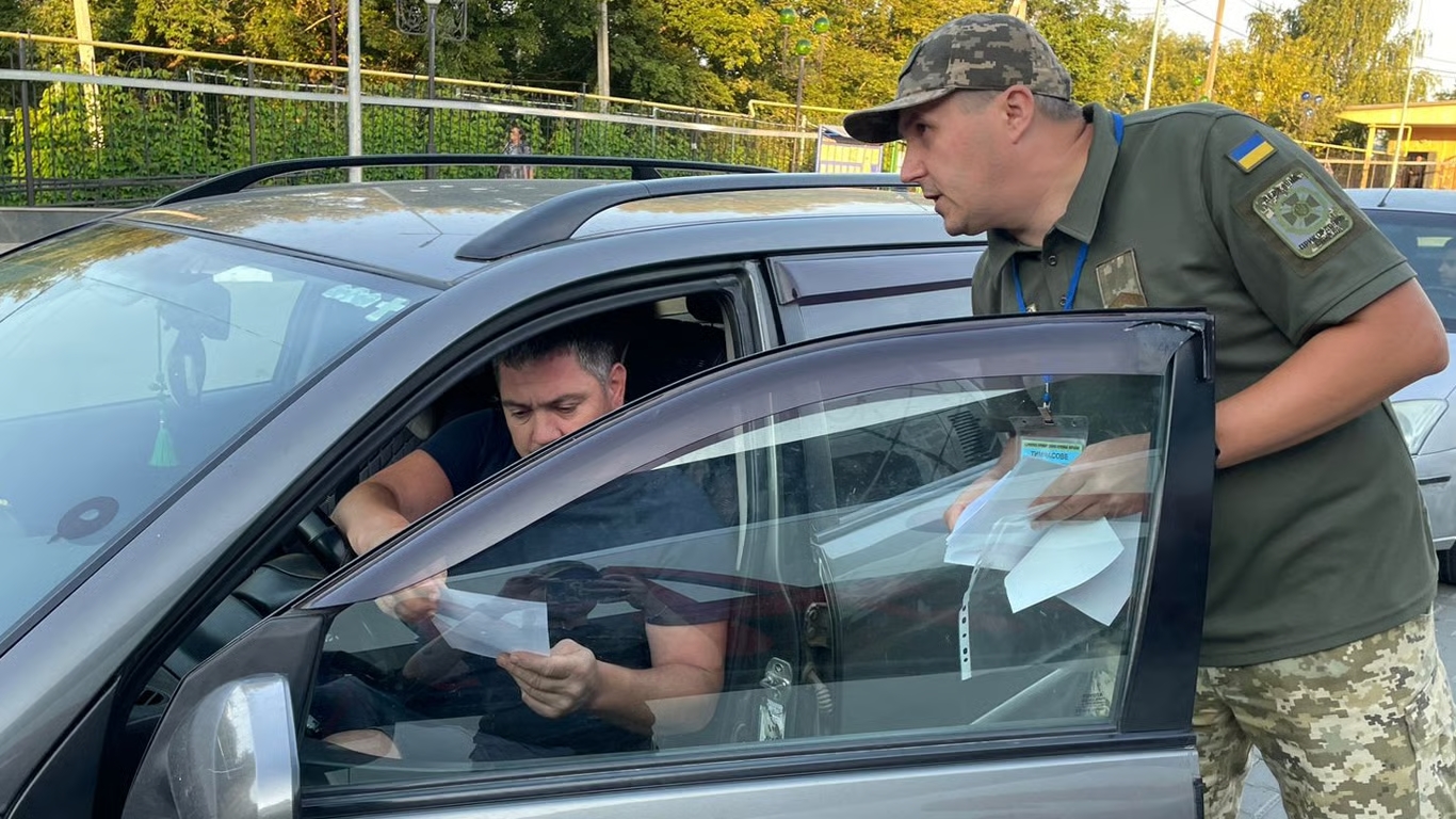 Молдова заборонила в’їзд українських авто без сертифіката техогляду. Також потрібні паспорт, права, «Зелена карта» та віньєтка.