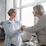 Частина пенсіонерів може отримати додаткову допомогу до пенсії в розмірі 944 грн. Для цього необхідно подати спеціальну довідку в Пенсійний фонд України.