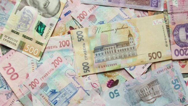 У статті розглянуто, скільки коштує рік стажу в Україні, як можна докупити відсутні місяці стажу для пенсії, а також, хто може скористатися цією можливістю
