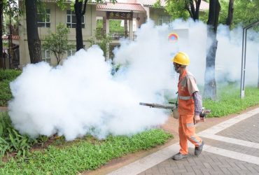 Китай веде боротьбу з вірусом Чикунгунья у Фошані. Влада залучила армію, дрони та спецзасоби для профілактики поширення інфекції.