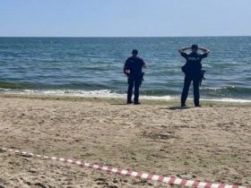 На пляжі Затоки під Одесою вибухнули морські міни, загинуло троє людей. Поліція наголошує на небезпеці і заборонених зонах для купання