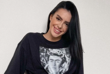 Аліна Миронець — українська OnlyFans-модель, яка поєднує роботу в еротичному контенті з публічною підтримкою ЗСУ, веде ФОП і виступає за декриміналізацію.