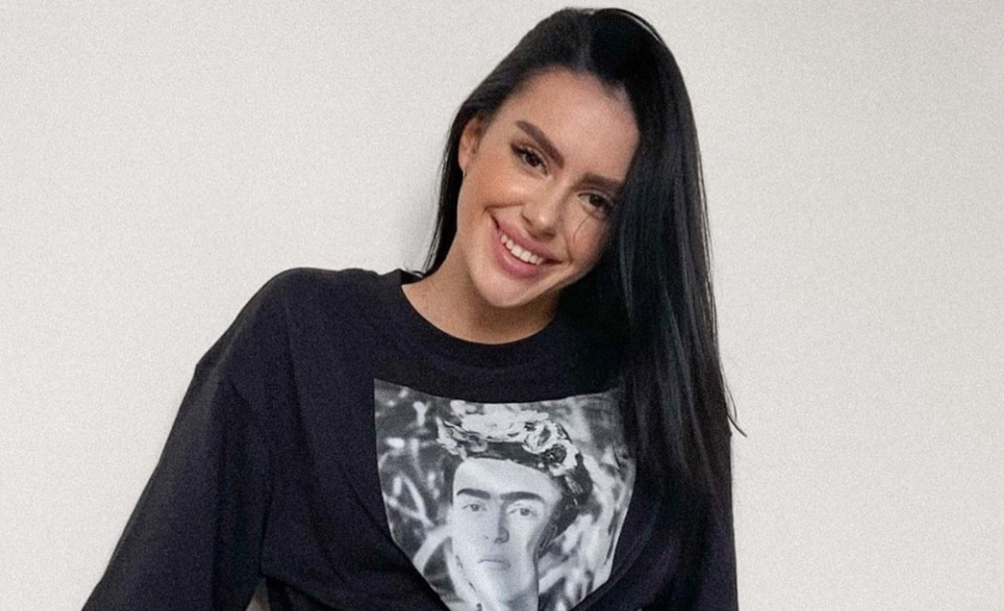 Аліна Миронець — українська OnlyFans-модель, яка поєднує роботу в еротичному контенті з публічною підтримкою ЗСУ, веде ФОП і виступає за декриміналізацію.